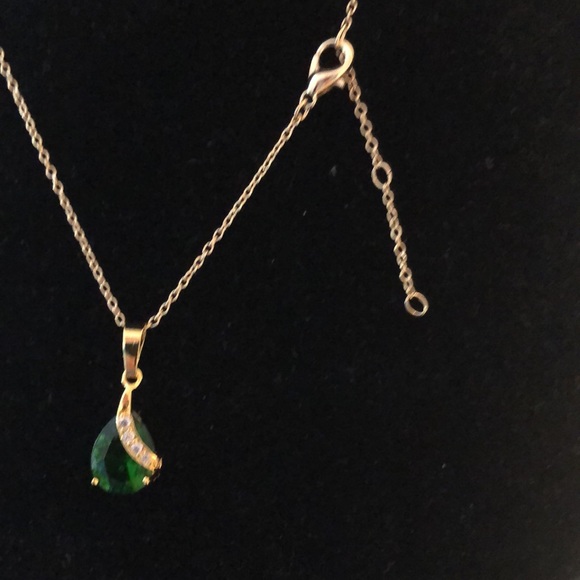 Gold/Emerald Green Pendant Set - Picture 5 of 9